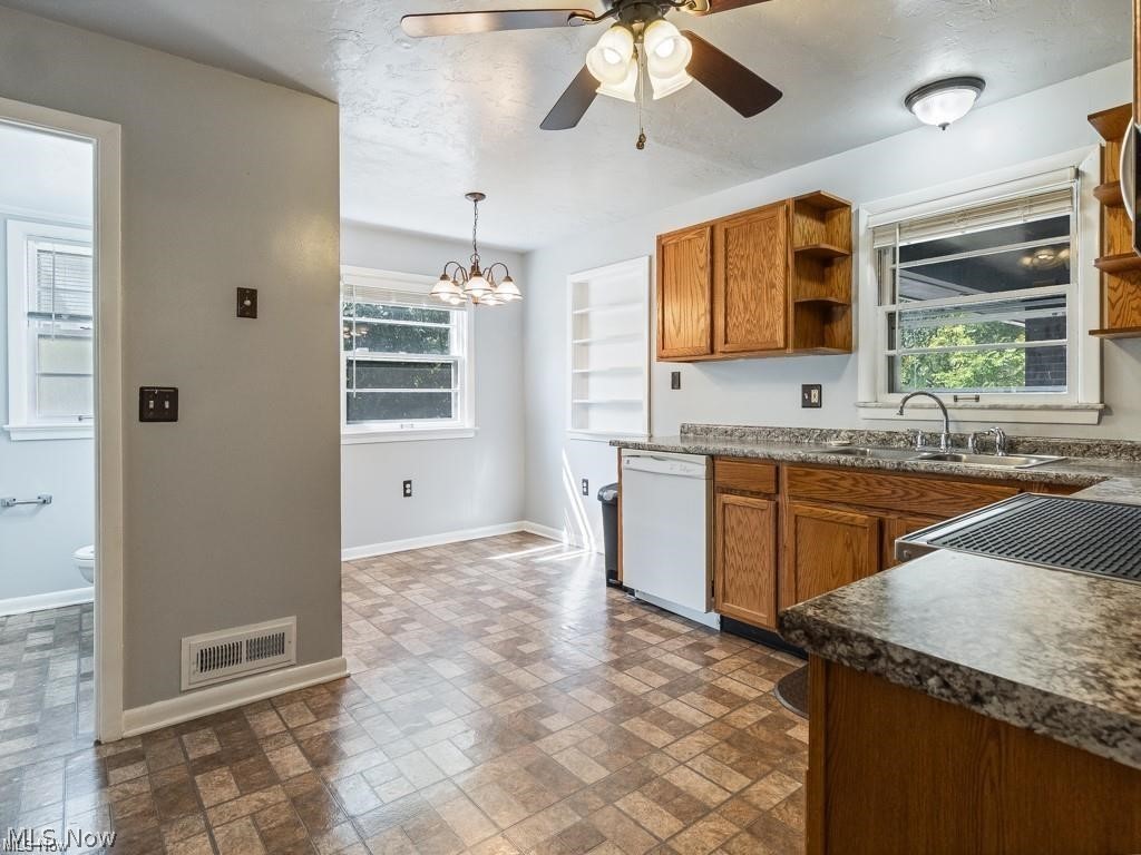 2348 Saybrook Road University Heights, OH 44118 - Photo 15 of 37