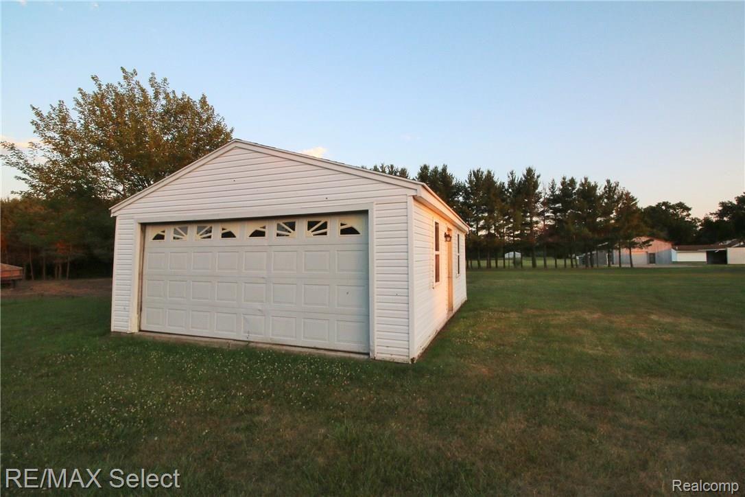 3305 South Vassar Road Davison, MI 48423 - Photo 4 of 18 IMG_9985 (2).JPG