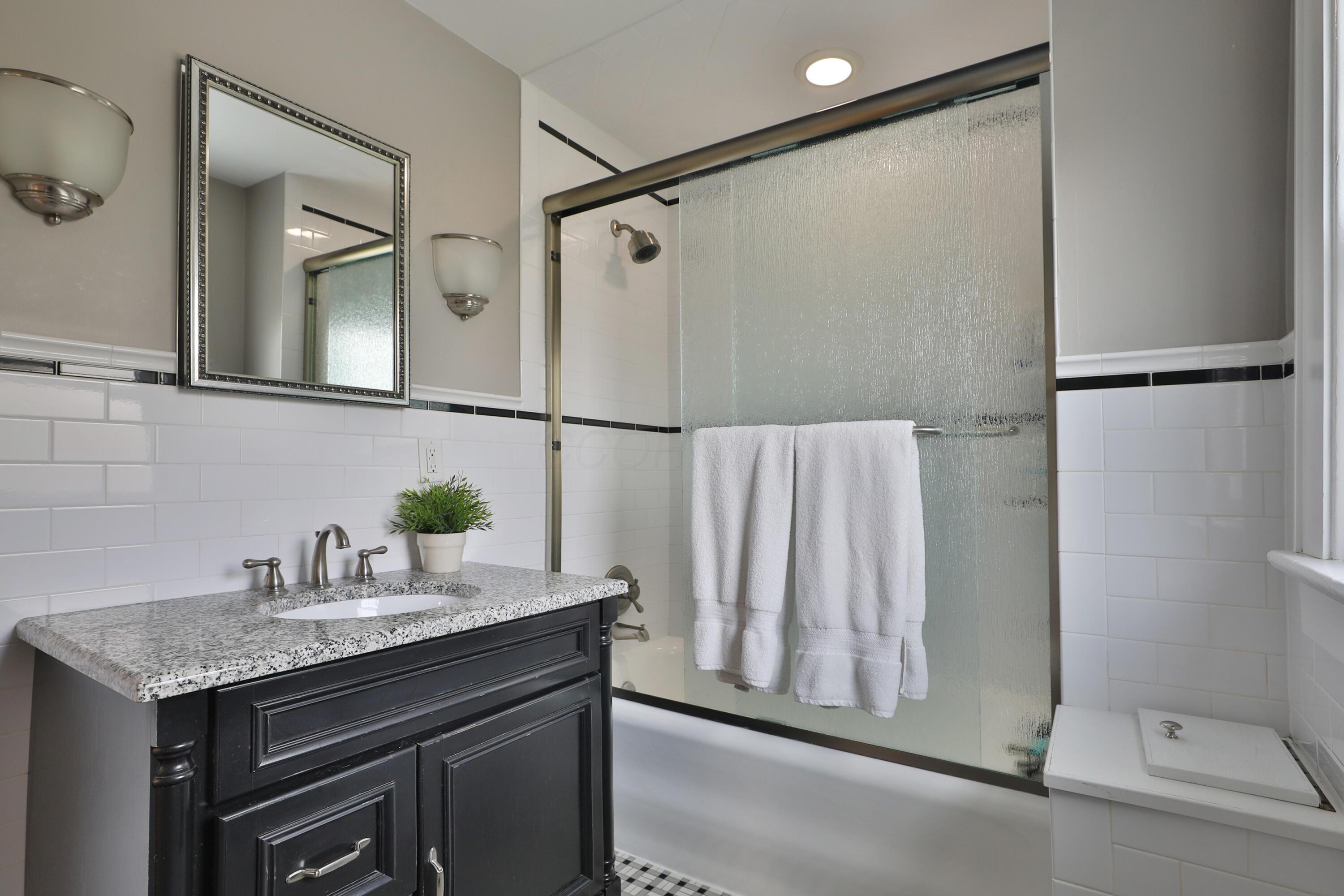 66 South Cassingham Road Bexley, OH 43209 - Photo 35 of 85 2nd Floor Full Bath