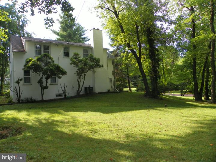 1348 Holcomb Road Huntingdon Valley, PA 19006 - Photo 2 of 24 Exterior Side