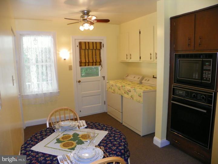 1348 Holcomb Road Huntingdon Valley, PA 19006 - Photo 7 of 24 Kitchen