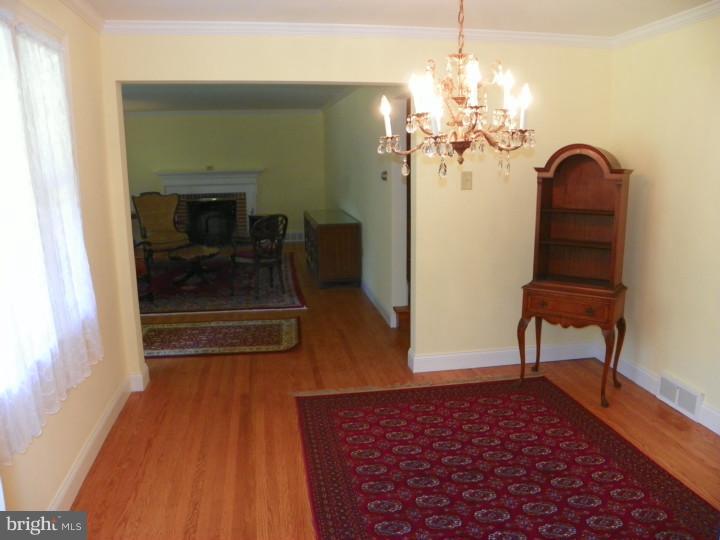 1348 Holcomb Road Huntingdon Valley, PA 19006 - Photo 8 of 24 Dining Room