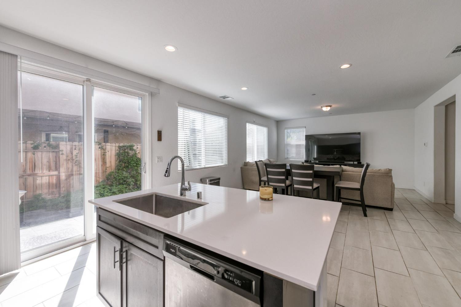 6137 West Richert Avenue Fresno, CA 93723 - Photo 3 of 21