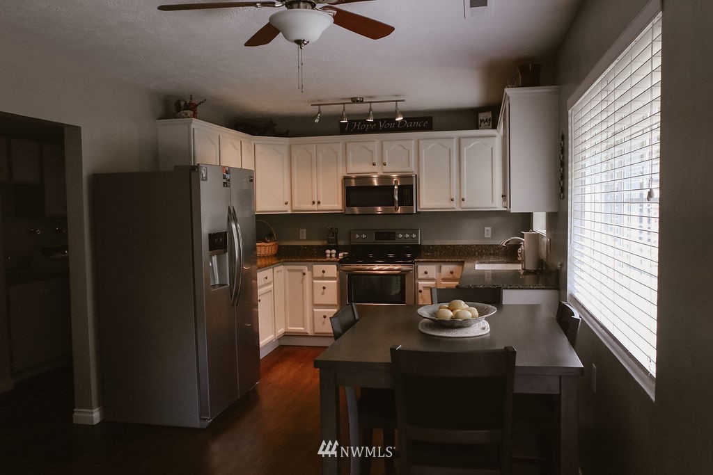 406 Hemlock Park Road Aberdeen, WA 98520 - Photo 4 of 16 Gallery Image 4