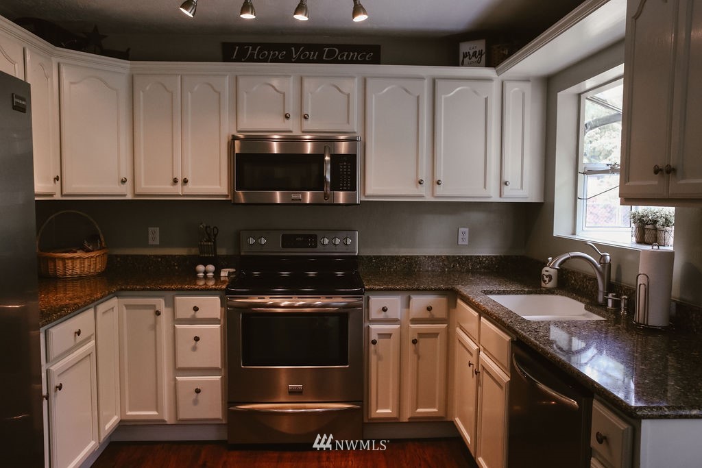 406 Hemlock Park Road Aberdeen, WA 98520 - Photo 5 of 16 Gallery Image 5