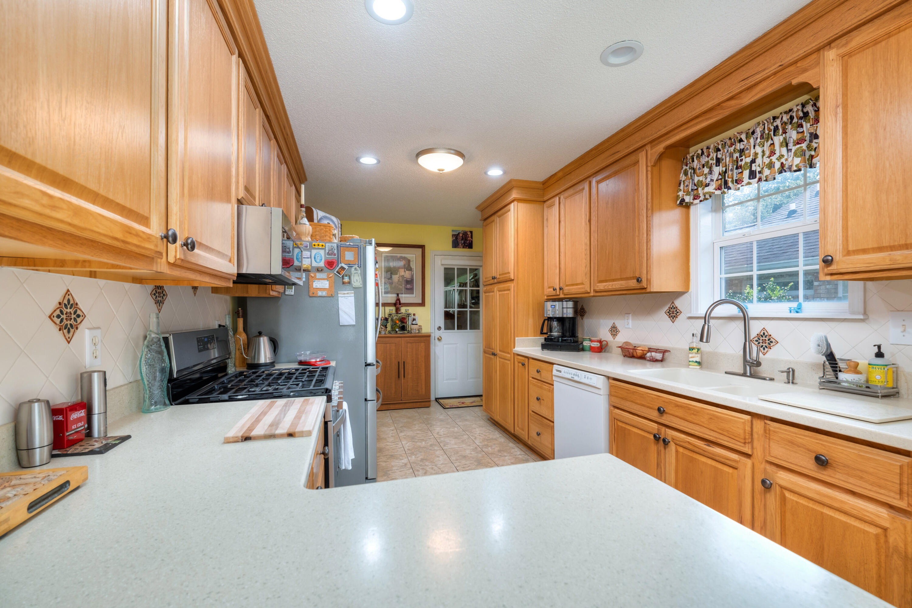 107 Ridge Lake Drive Manning, SC 29102 - Photo 25 of 68 KITCHEN