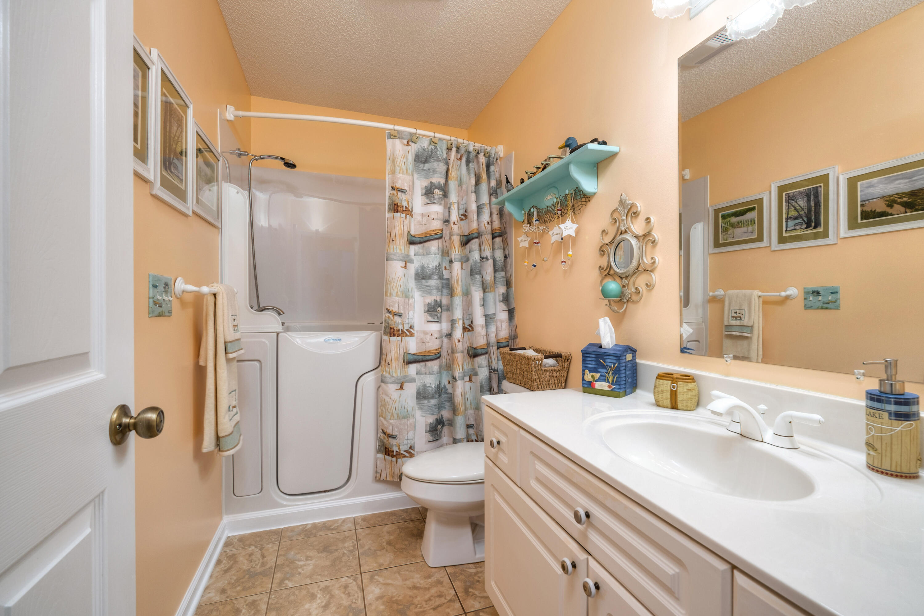 107 Ridge Lake Drive Manning, SC 29102 - Photo 42 of 68 GUEST BATH