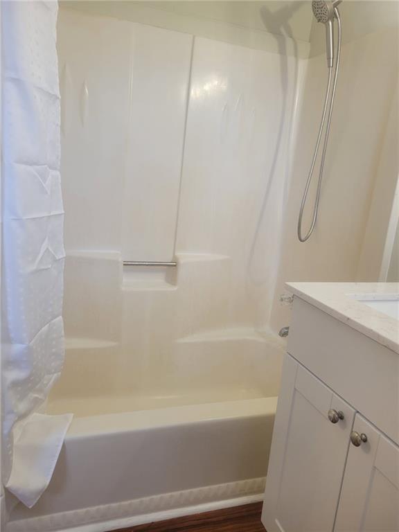 3370 Westbrook Road Suwanee, GA 30024 - Photo 31 of 43 a bathroom with a bathtub