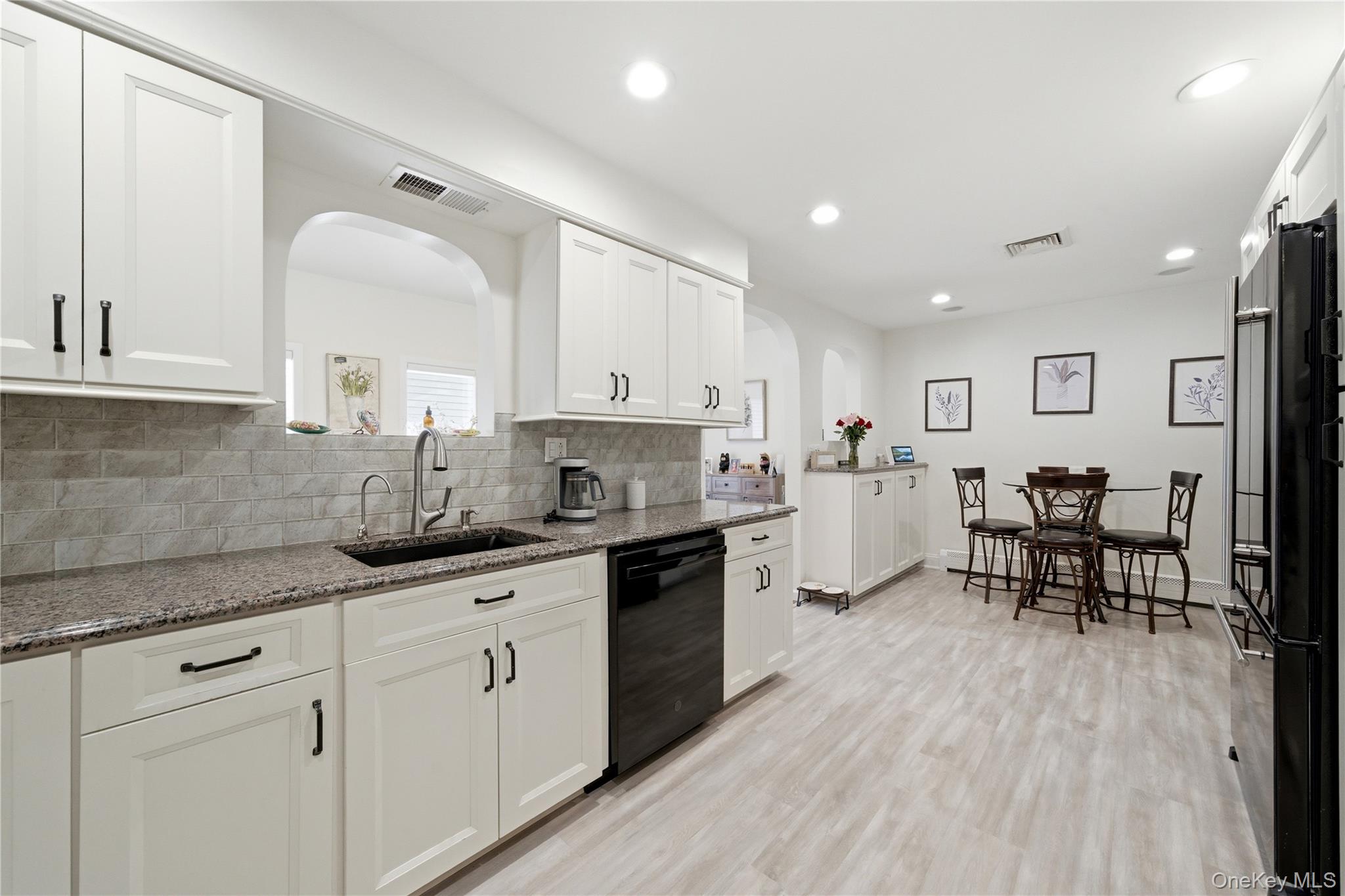 82 Sunset Road Bay Shore, NY 11706 - Photo 14 of 38