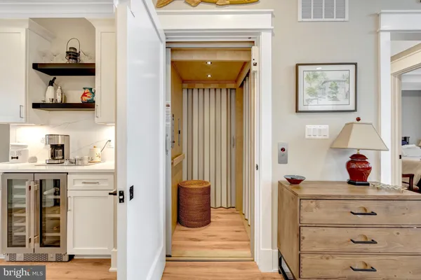 $1,599,000 | 105 Courthouse Road Southwest, Vienna, VA 22180