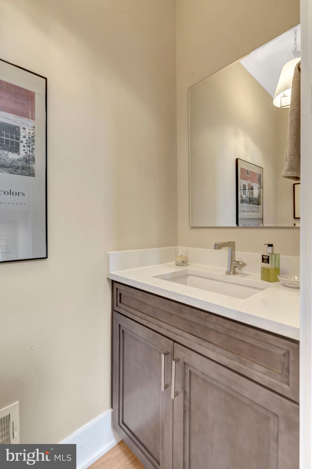 105 Courthouse Road Southwest Vienna, VA 22180 - Photo 5 of 68