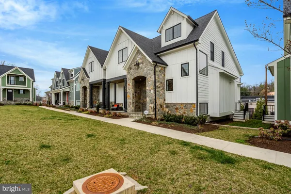 $1,599,000 | 105 Courthouse Road Southwest, Vienna, VA 22180