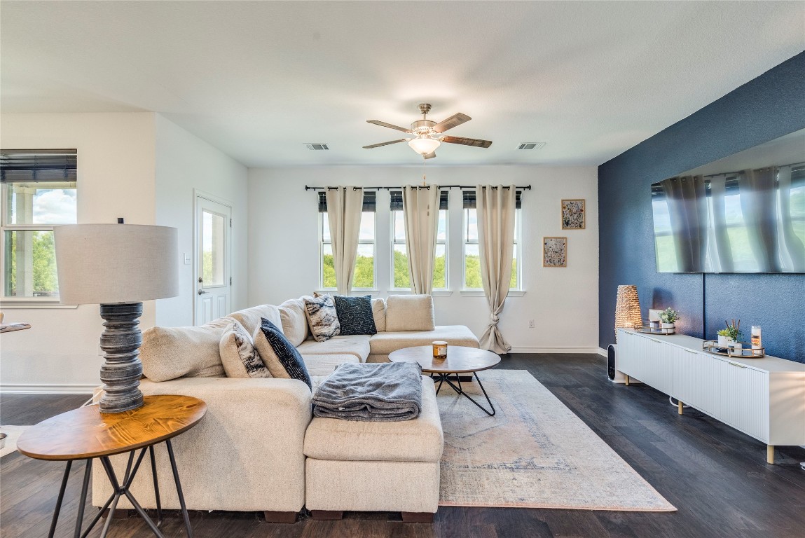 572 Pepperbark Loop Buda, TX 78610 - Photo 5 of 24