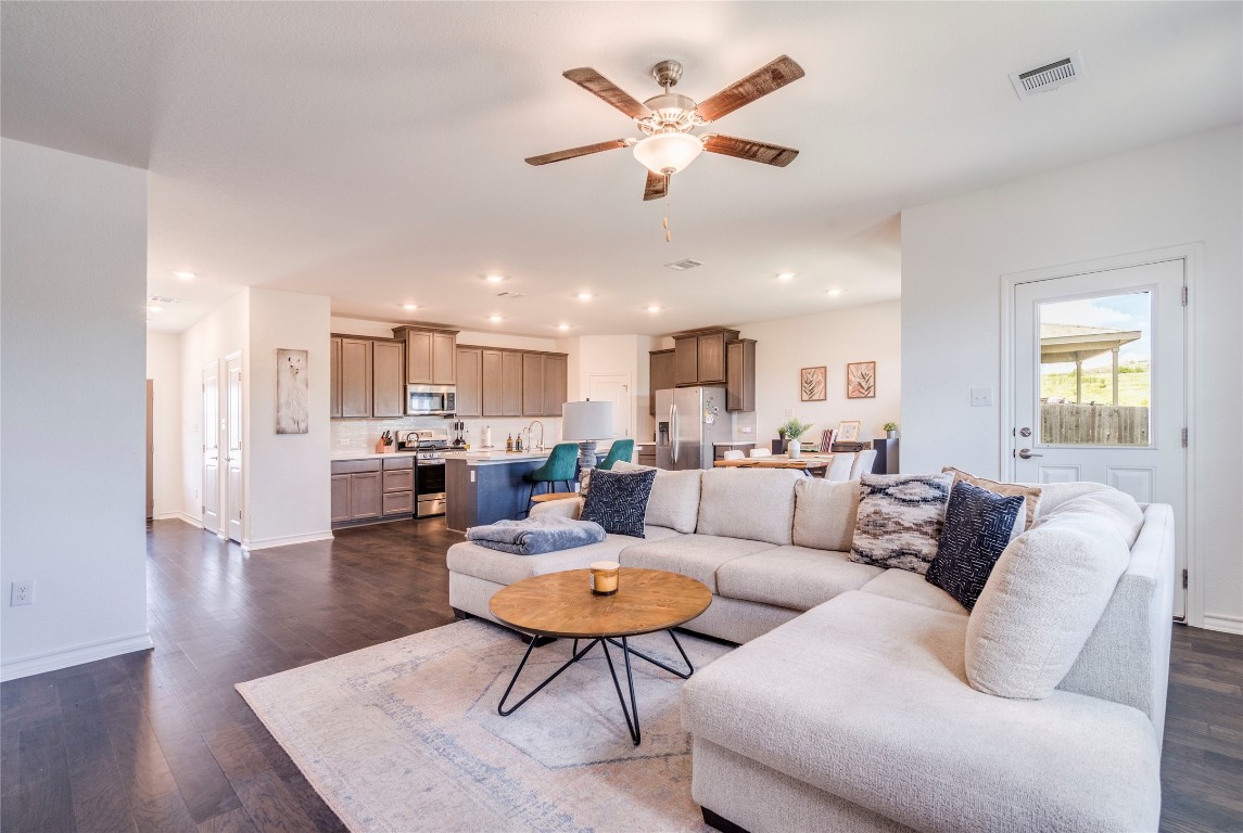 572 Pepperbark Loop Buda, TX 78610 - Photo 6 of 24