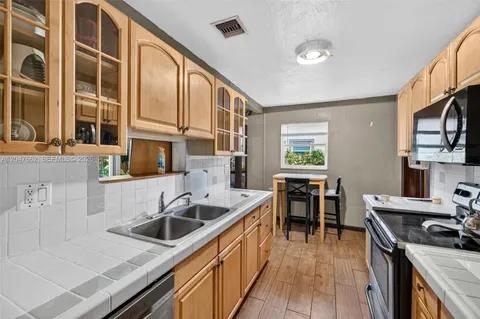 $400,000 | 721 North 69th Avenue, Hollywood, FL 33024