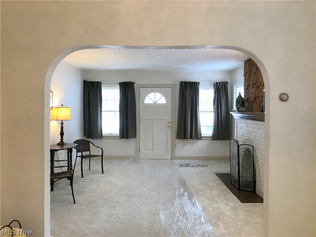 888 Montford Road Cleveland, OH 44121 - Photo 6 of 31