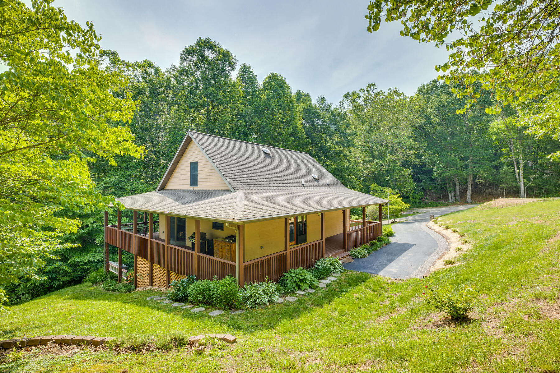 1303 Sugar Grove Church Road Butler, TN 37640 - Photo 2 of 53 002