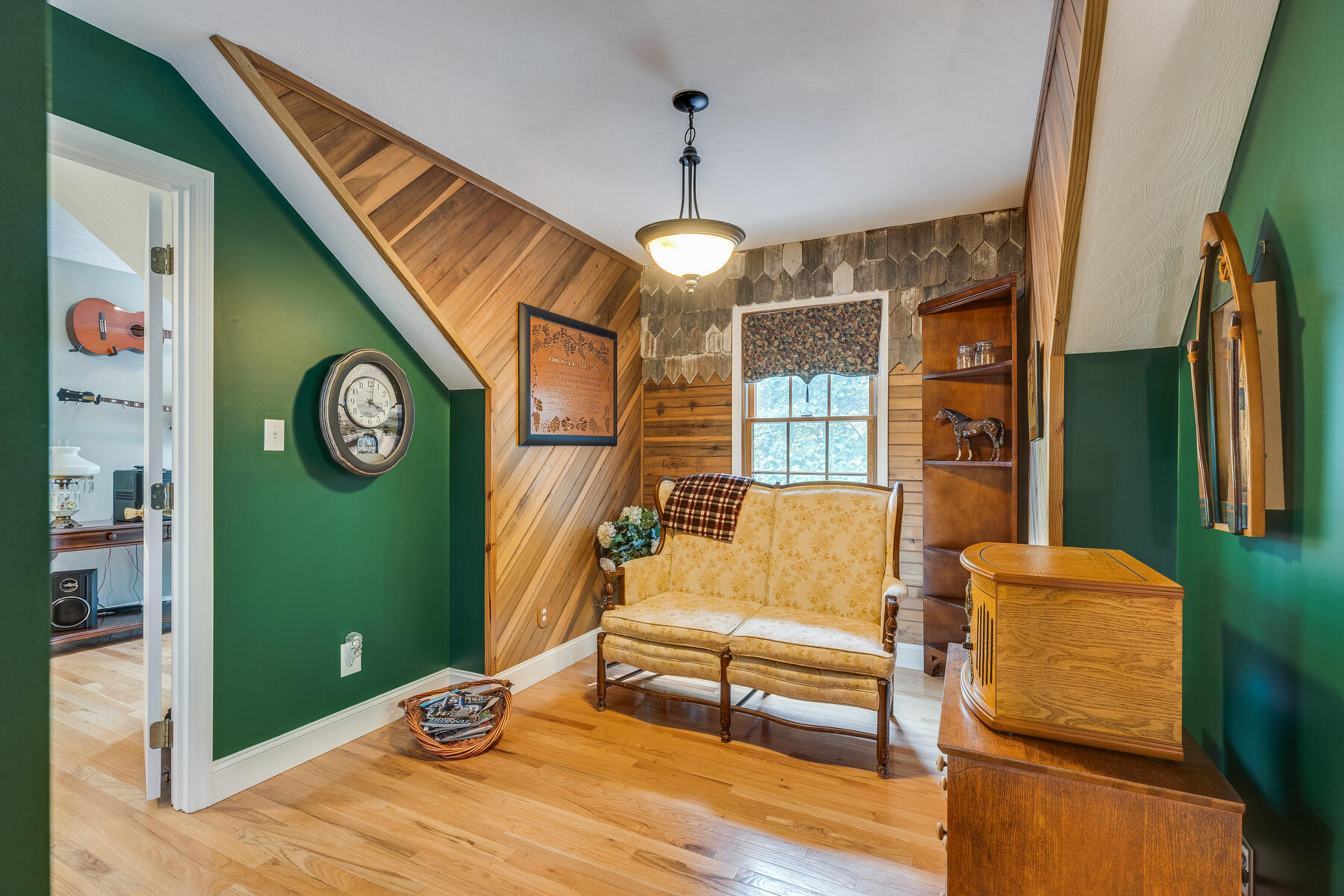 1303 Sugar Grove Church Road Butler, TN 37640 - Photo 26 of 53 Upstairs Sitting Area
