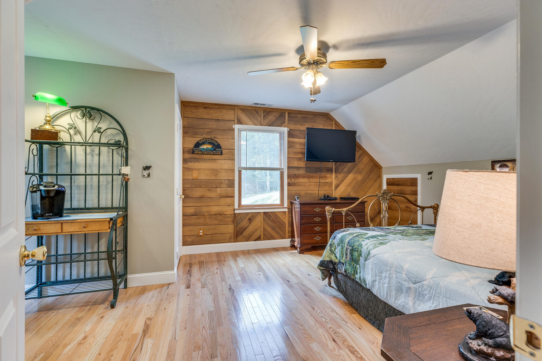 1303 Sugar Grove Church Road Butler, TN 37640 - Photo 27 of 53 BR 2 Upstairs