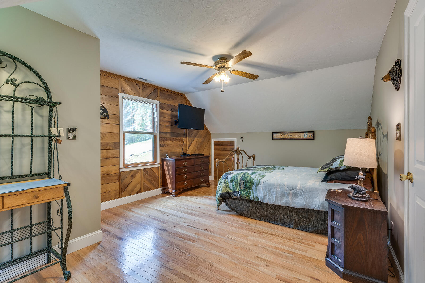 1303 Sugar Grove Church Road Butler, TN 37640 - Photo 29 of 53 BR 2 Upstairs