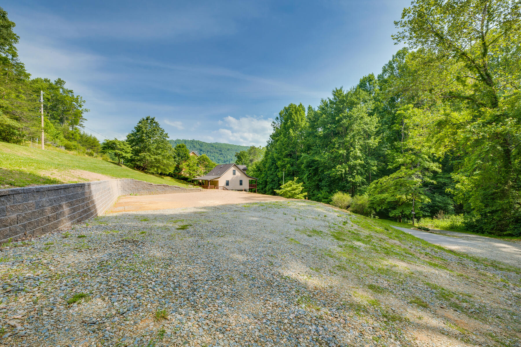 1303 Sugar Grove Church Road Butler, TN 37640 - Photo 44 of 53 Parking / Garage Area
