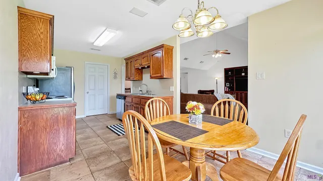 $290,000 | 43208 South Henderson Avenue, Prairieville, LA 70769