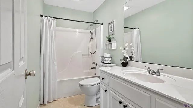 $290,000 | 43208 South Henderson Avenue, Prairieville, LA 70769