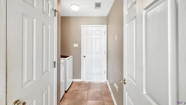 $290,000 | 43208 South Henderson Avenue, Prairieville, LA 70769