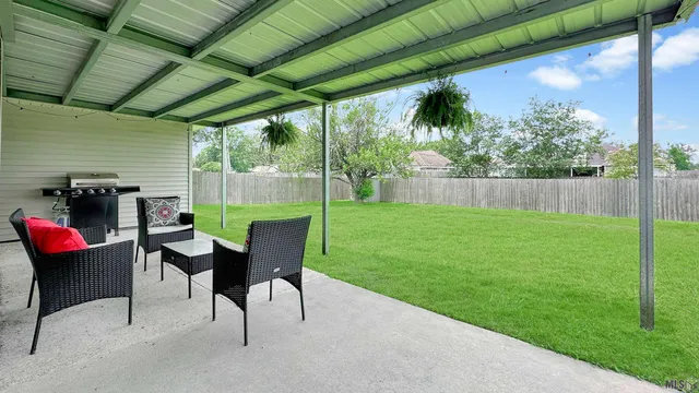 $290,000 | 43208 South Henderson Avenue, Prairieville, LA 70769