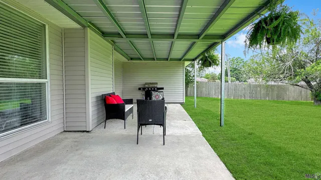 $290,000 | 43208 South Henderson Avenue, Prairieville, LA 70769