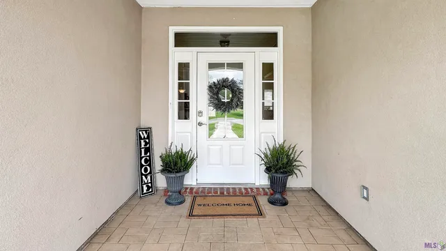 $290,000 | 43208 South Henderson Avenue, Prairieville, LA 70769