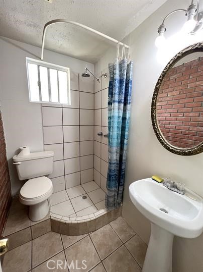 33671 Beverly Drive Hemet, CA 92545 - Photo 8 of 15 a bathroom with a toilet and a sink