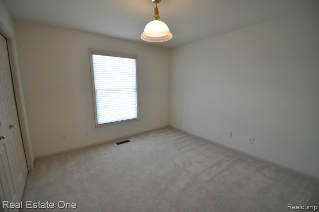2395 Andover Boulevard Rochester, MI 48306 - Photo 23 of 30 23.jpg