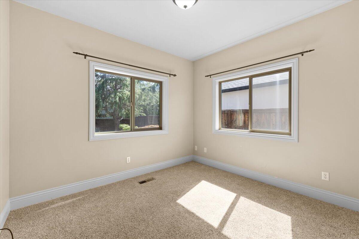 888 Arrowhead Trail Eagle Point, OR 97524 - Photo 15 of 36 23-CI_6510