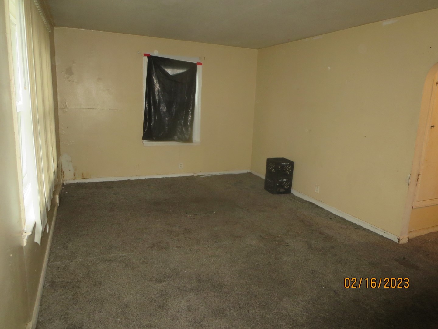 1224 East Chestnut Street Kankakee, IL 60901 - Photo 8 of 10 a view of an empty room and window