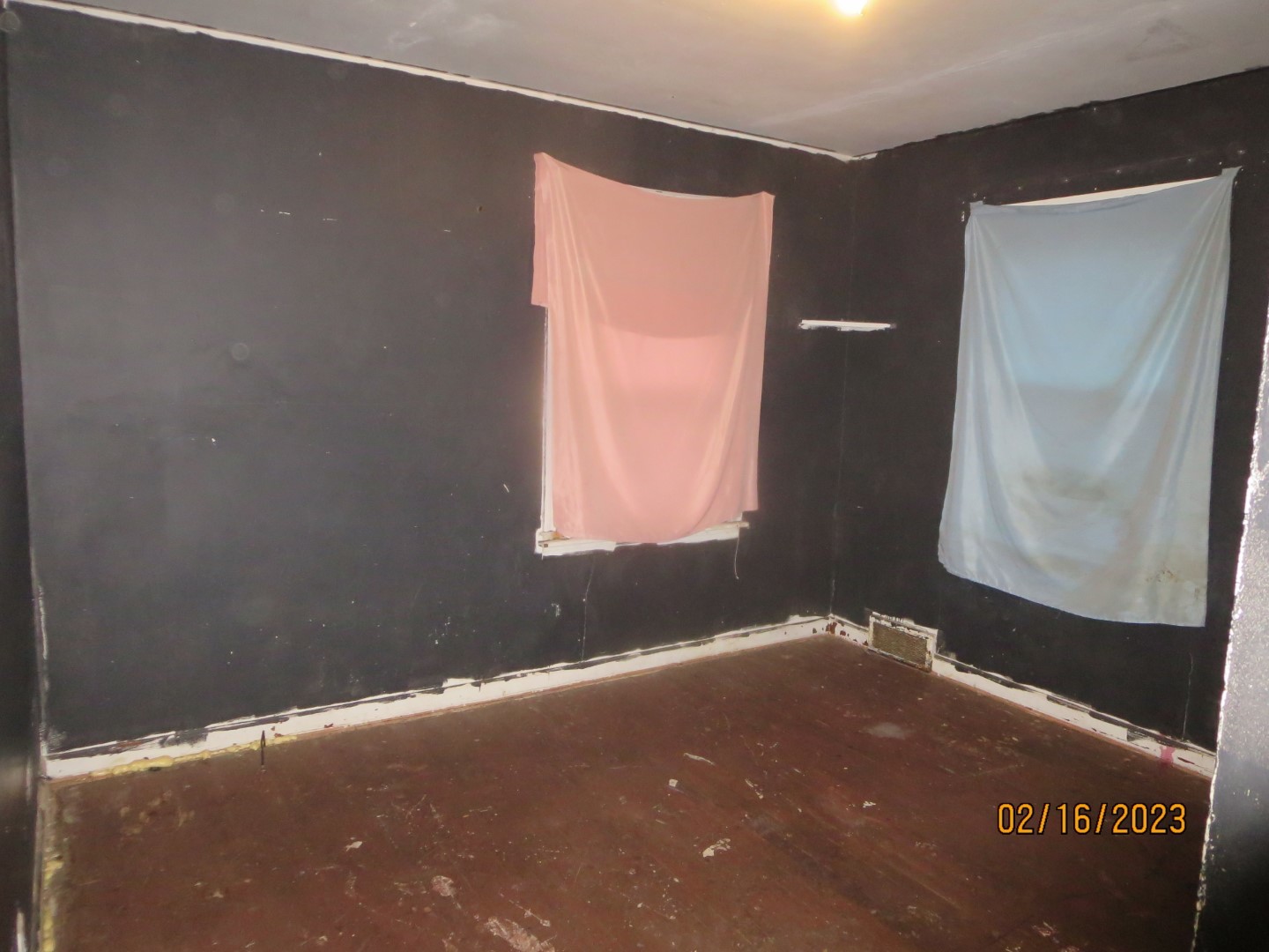 1224 East Chestnut Street Kankakee, IL 60901 - Photo 10 of 10 an empty room with a window