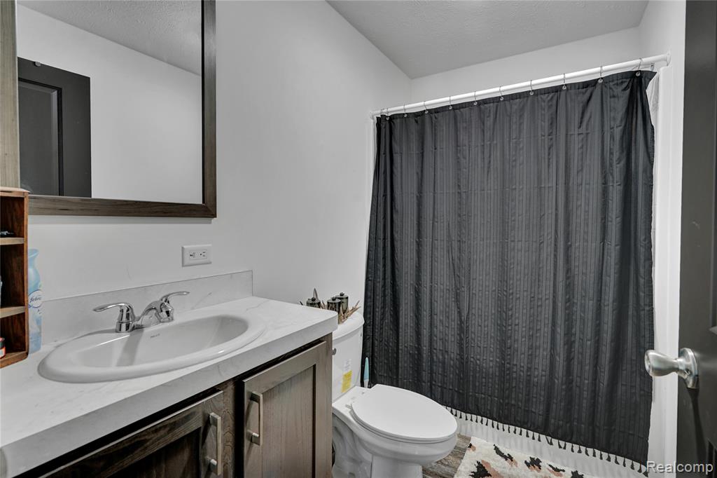 7376 Capac Road Yale, MI 48097 - Photo 15 of 22