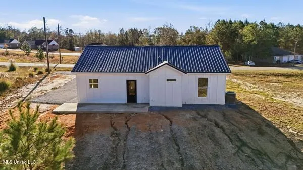 $220,000 | 139 Beaver Dam Road, McHenry, MS 39561