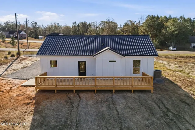 $220,000 | 139 Beaver Dam Road, McHenry, MS 39561