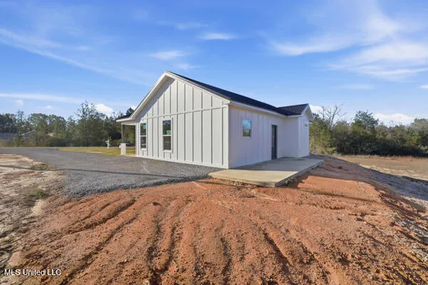 $220,000 | 139 Beaver Dam Road, McHenry, MS 39561