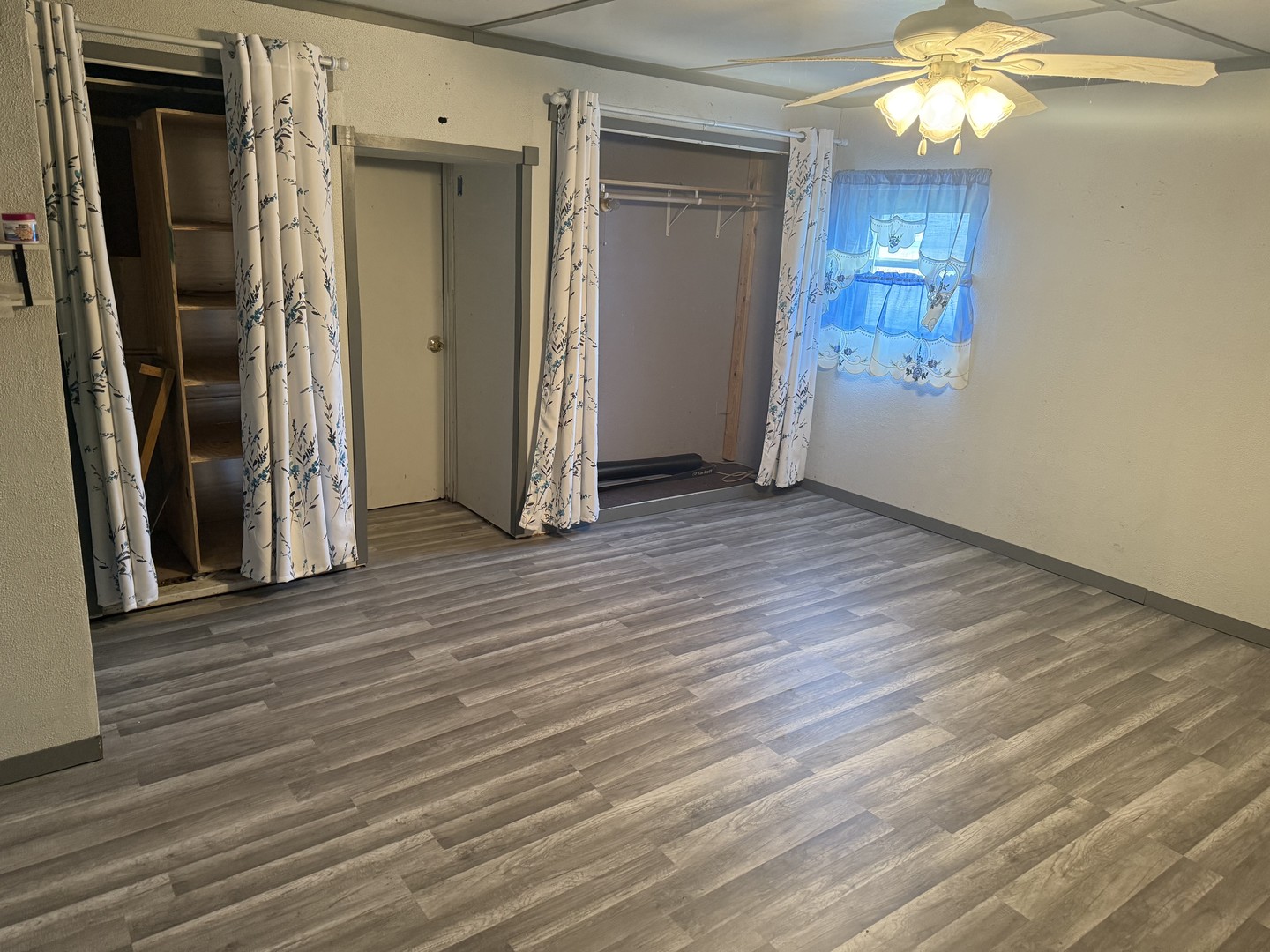 309 South Main Street Elliott, IL 60933 - Photo 25 of 44 an empty room with wooden floor and a window
