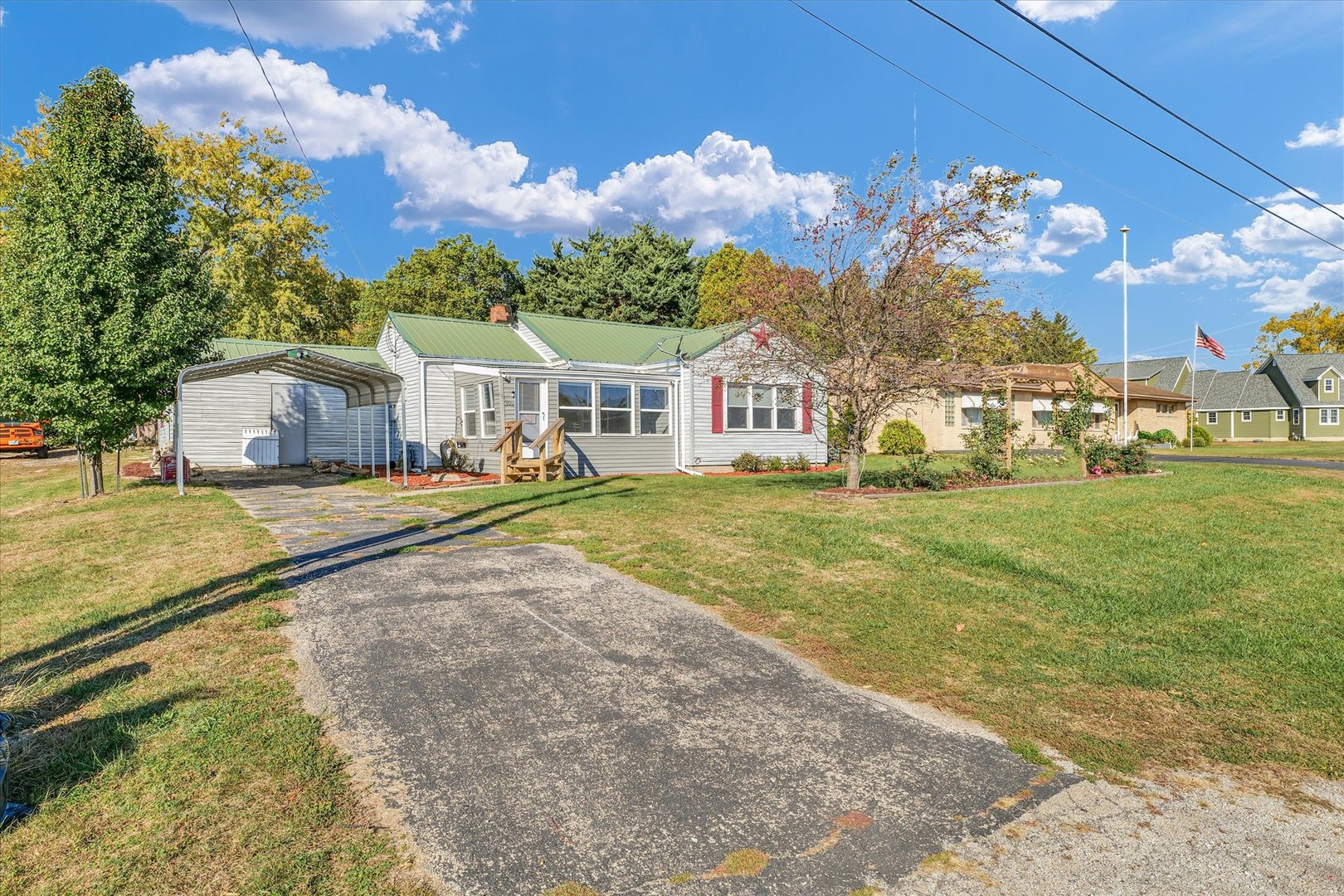 309 South Main Street Elliott, IL 60933 - Photo 34 of 44 a view of a house with a big yard