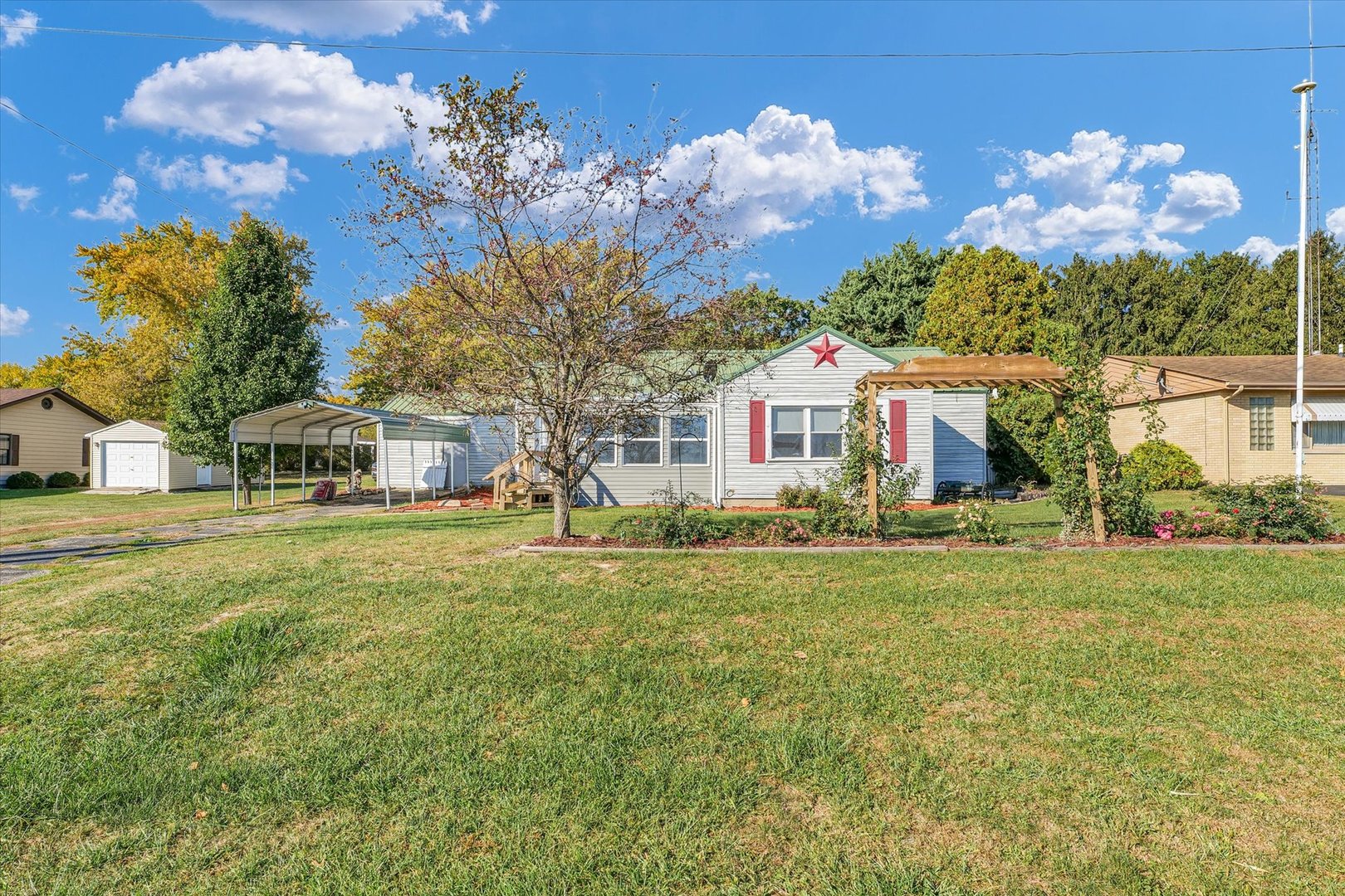 309 South Main Street Elliott, IL 60933 - Photo 38 of 44 a front view of a house with a big yard