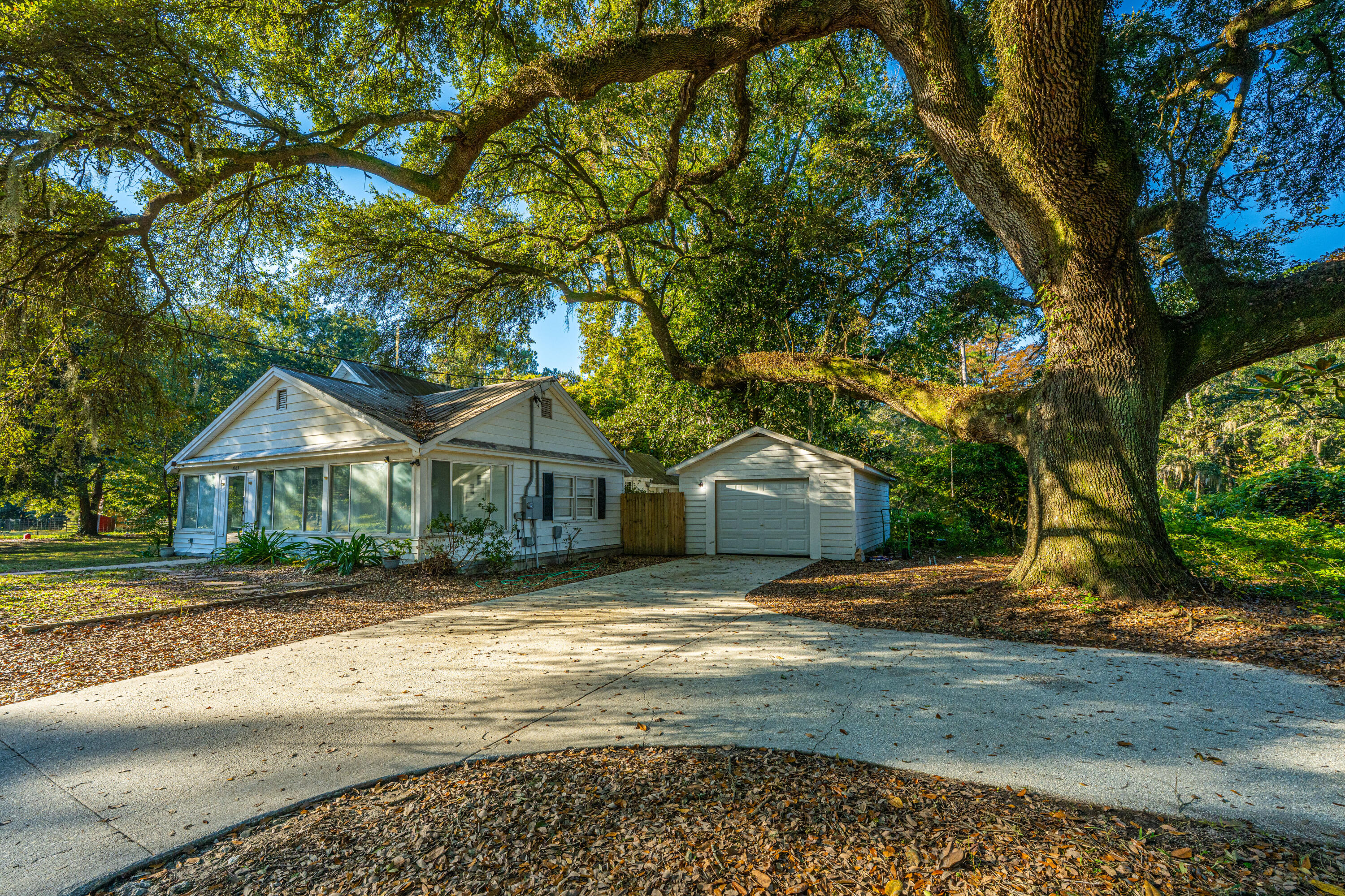 1063 South Pinckney Street McClellanville, SC 29458 - Photo 3 of 22 1063SPinckney001