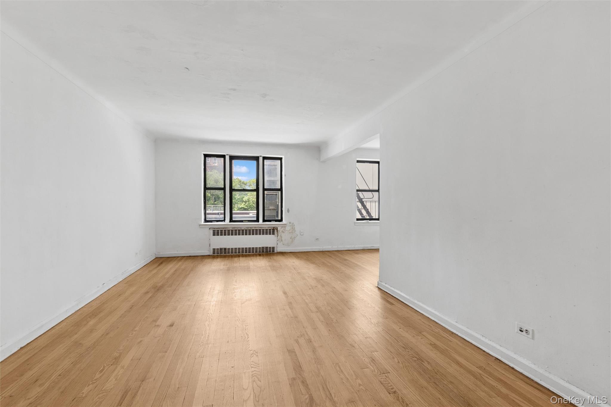 123-35 82nd Road, Unit 3N Queens, NY 11415 - Photo 3 of 10 Oversized Living Room