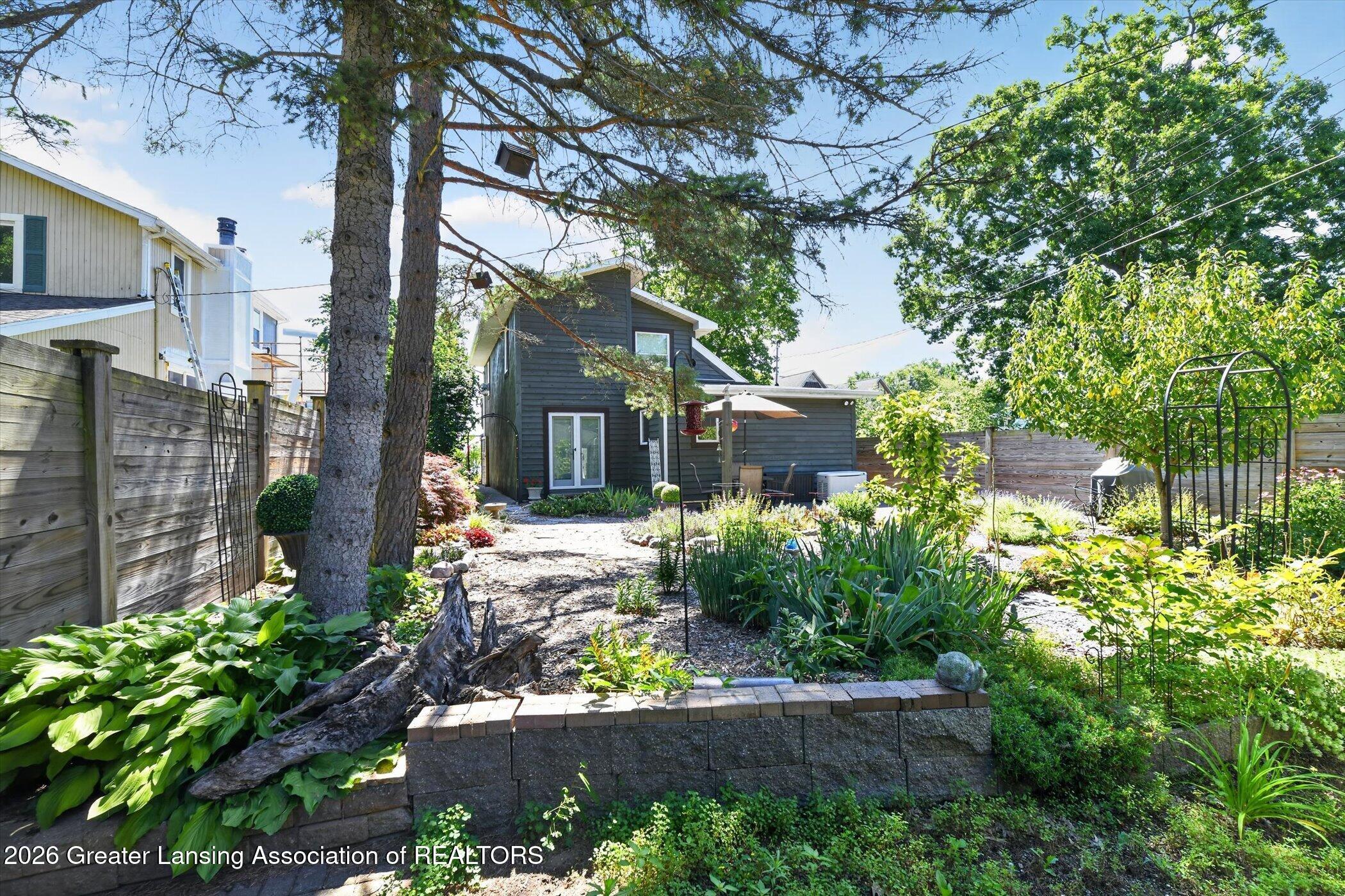 6227 West Reynolds Road Haslett, MI 48840 - Photo 60 of 92 61-6227-W-Reynolds-Rd-WindowStill-Photog