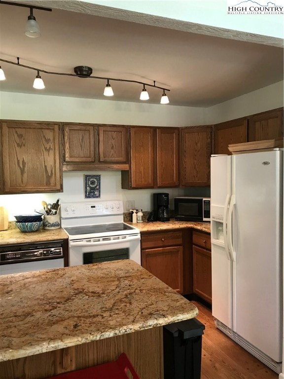 111 Rhododendron Loop Newland, NC 28657 - Photo 7 of 41 Gallery Image 7