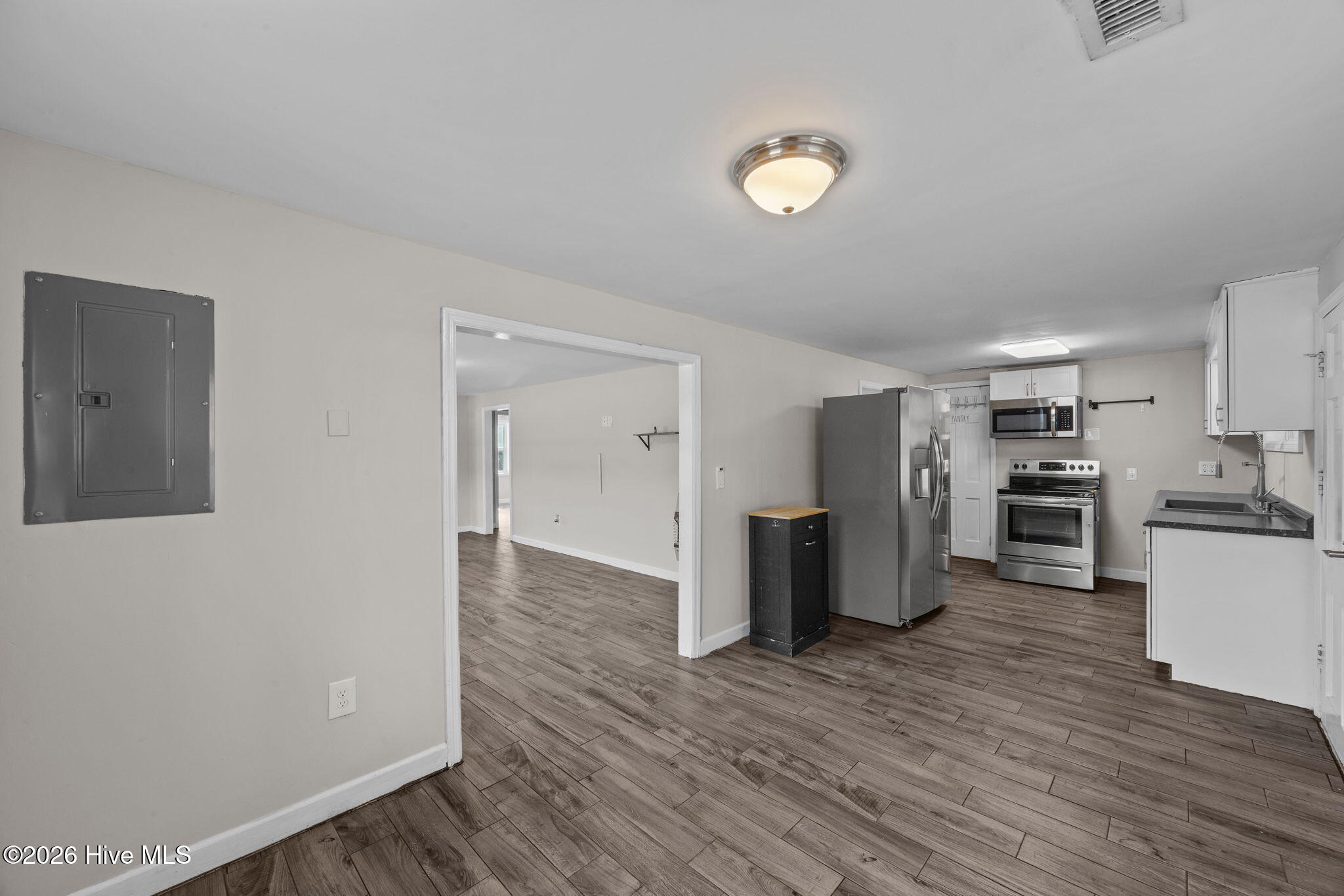 305 Washington Post Road New Bern, NC 28562 - Photo 6 of 25 8-web-or-mls-0C0A0464