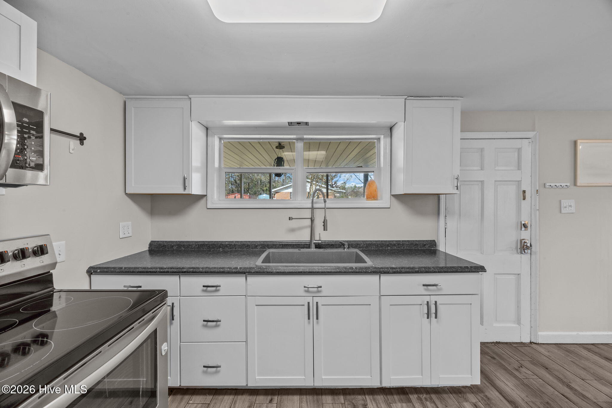 305 Washington Post Road New Bern, NC 28562 - Photo 9 of 25 11-web-or-mls-0C0A0473