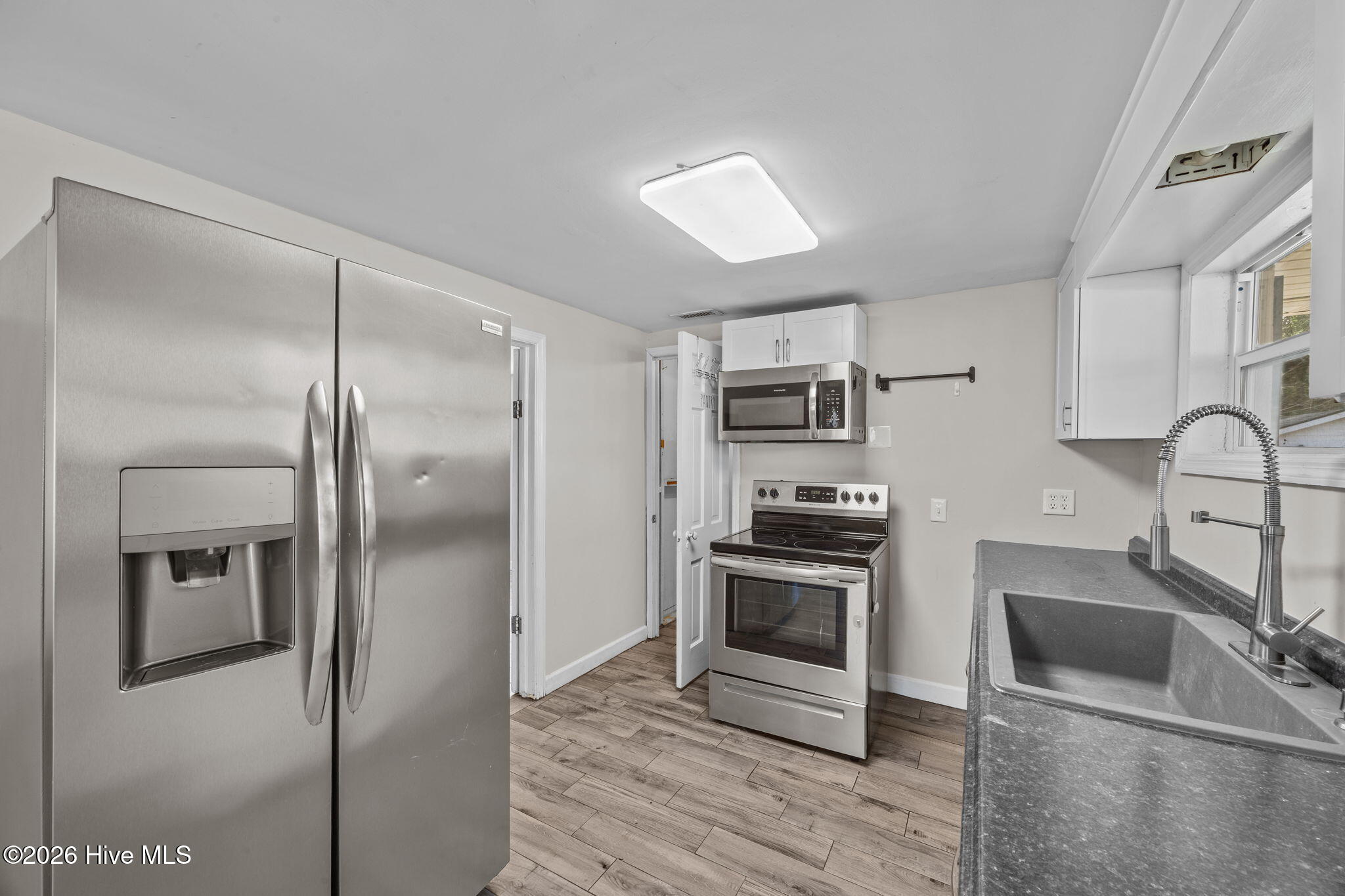 305 Washington Post Road New Bern, NC 28562 - Photo 10 of 25 12-web-or-mls-0C0A0476